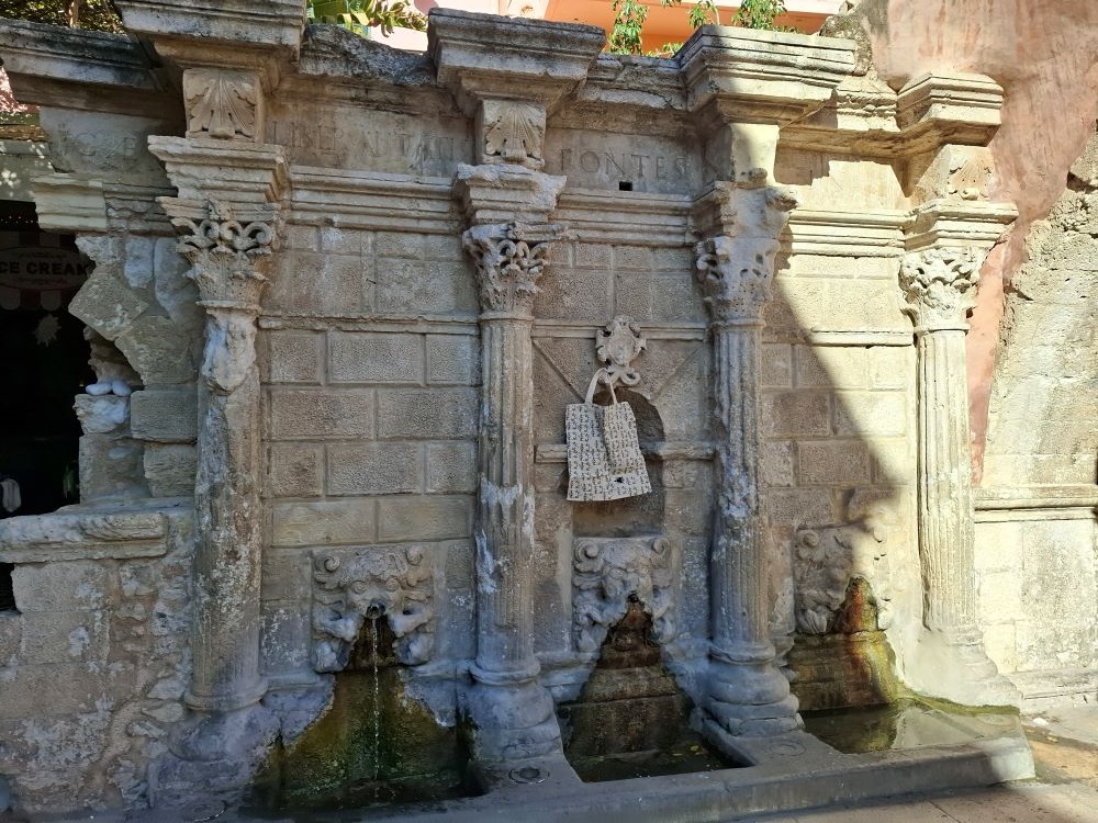 Schafe am Rimondi Brunnen