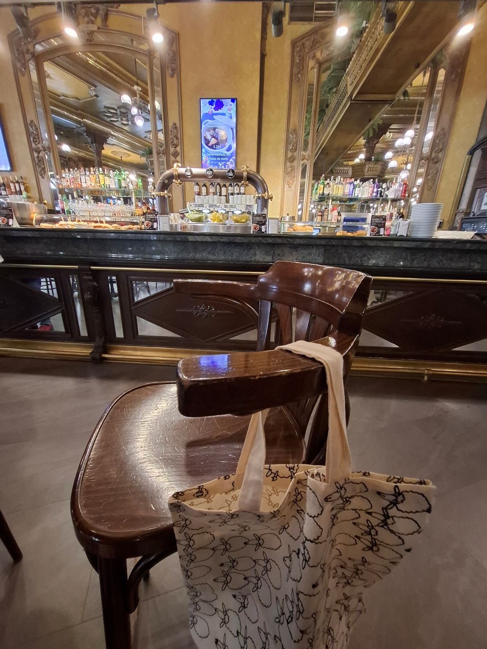 die Schafe im Caf Iruna